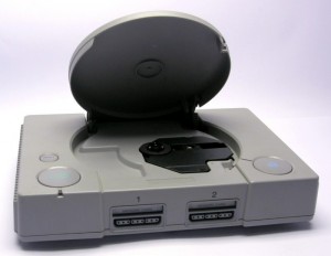 Playstation 1 - Konsole (ohne Zubeh�r) mit Bodycover Dino Crisis (gebraucht)