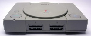 Playstation 1 - Konsole (ohne Zubeh�r) mit Bodycover Herta BSC (gebraucht)